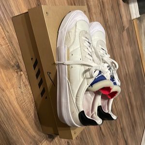 Nike shoes like new as seen